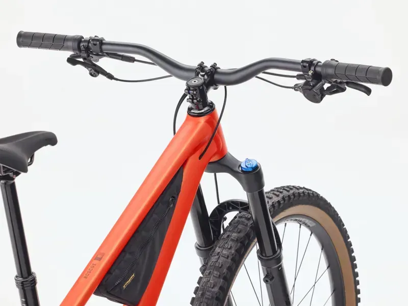 Trek Roscoe 8 Gen 4 MTB In Lava-2